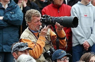 Trevor Meeks recebe o trofeu Silver Camera Award 2004
