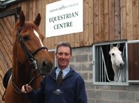 Chris Bartle inaugurou o Centro Equestre de York