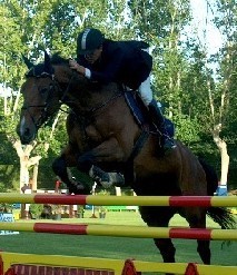 Luís Sabino soma e segue nas Lezírias