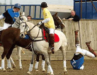 Queda de William em jogo de pólo