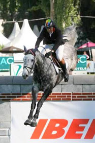 Robert Whitaker claims the Madrid Puissance
