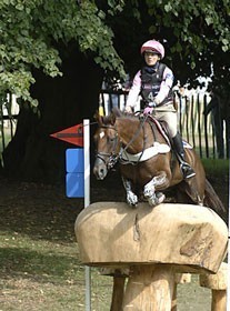Triunfo de Lucinda Fredericks em Burghley