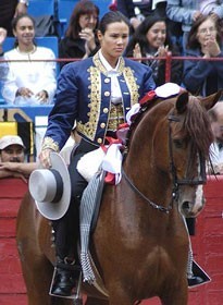 Mónica Serrano vem tourear em Portugal