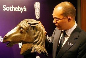 Casino Boss Stanley Hoy buys bronze horse head