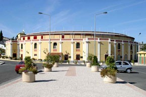 Município de Vila Franca cede espaço para estacionamento