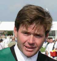 Burlão tenta defraudar Clayton Fredericks