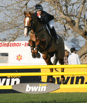 Em tempos de crise, Zara Phillips recebe apoio anual de 95.400 Euros...
