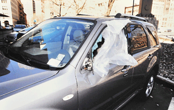 Apresentador de televis&atilde;o preso depois de atropelar um cavalo da pol&iacute;cia