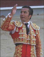 El Fundi gravemente colhido