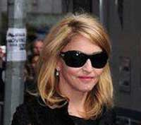 Madonna proibida de montar a cavalo em digress&atilde;o