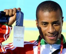 N&eacute;lson &Eacute;vora vence pr&eacute;mio Atleta do Ano