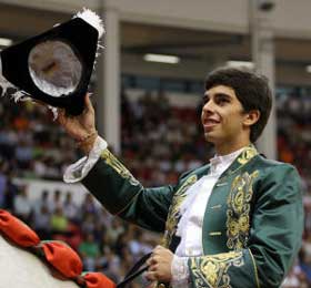 Moura Jr renova quadrilha