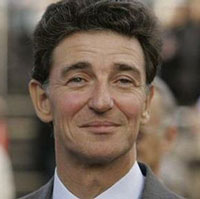 Edouard de Rothschild muda de nacionalidade