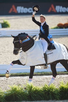 WEG 2010: Gal and Totilas win the Special in style