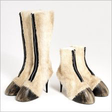 Botas e sapatos em forma de casco de cavalo à venda