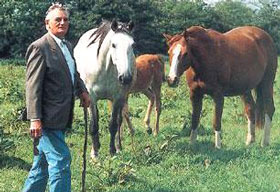 Fernand Leredde vende os seus cavalos