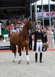 Exquis Nadine retires