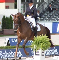 Cees Slings cria música para Tinne Vilhemson