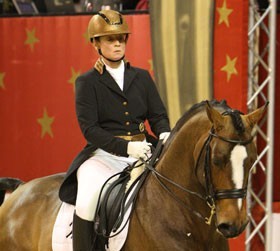 Isabell Werth apoia publicamente o uso do capacete