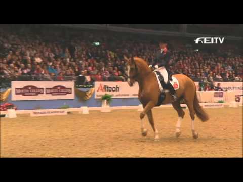 Laura B. arrasou no Freestyle de Olympia (14/11/2011)