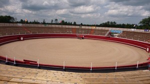 Empres&aacute;rio portugu&ecirc;s constr&oacute;i pra&ccedil;a de toiros no Canad&aacute;