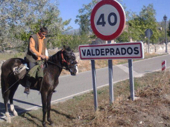 Jovem espanhol vai a cavalo até Alemanha em busca de emprego