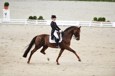 Helen Langehanenberg ganha o Grande Prémio Freestyle com 89,775% (vídeo)