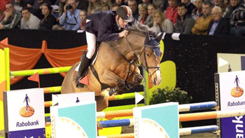 Albert Zoer com Abra Kadabra entra a ganhar em 2014 (v&iacute;deo)