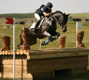 Liz Halliday-Sharp ganha a “Harley Davidson”