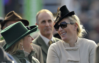 Zara Phillips na sua primeira sa&iacute;da sem a filha Mia