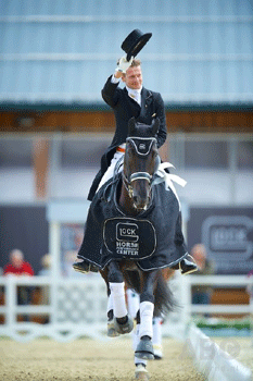 Dancing Stars! Edward Gal and GLOCK*s Undercover