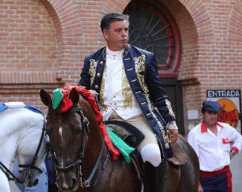 João Moura sofre aparatosa queda em Monforte