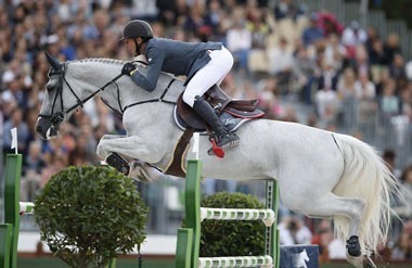 Staut shoots to LGCT Ranking No1 with spectacular Paris Grand Prix win