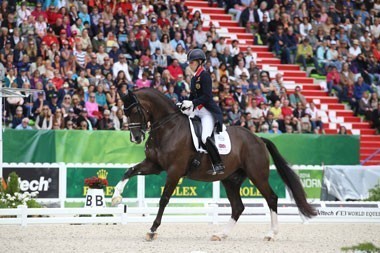 JEM 2014: Charlotte Dujardin montou para o Ouro no G.P.Especial (VÍDEO)