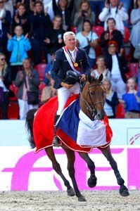 Castle Forbes Myrtille Paulois retirada da alta competi&ccedil;&atilde;o (V&Iacute;DEO)