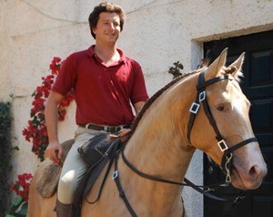 Brito Paes sofre grave queda de cavalo