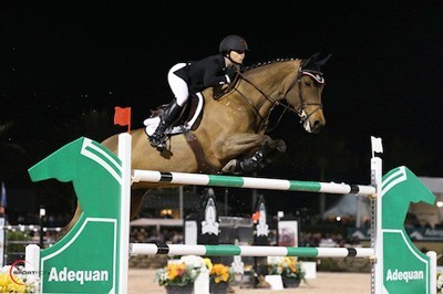 Georgina Bloomberg guided Lilli to the big win in the Grand Prix (VIDEO)