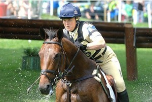 Pippa Funnell sofre queda e retira-se do Badminton Horse Trials